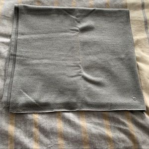 Lululemon merino wool scarf